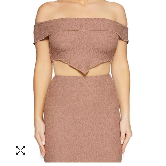 Naked Wardrobe NEW Get Off My Shoulders Textured Handkerchief Stretch Crop Top L - Picture 6 of 7